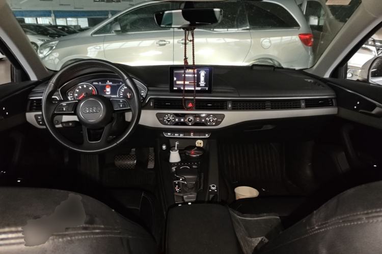 Used Audi A4L 2019 40 TFSI Fashion Edition China VI Emission Standard Center Console