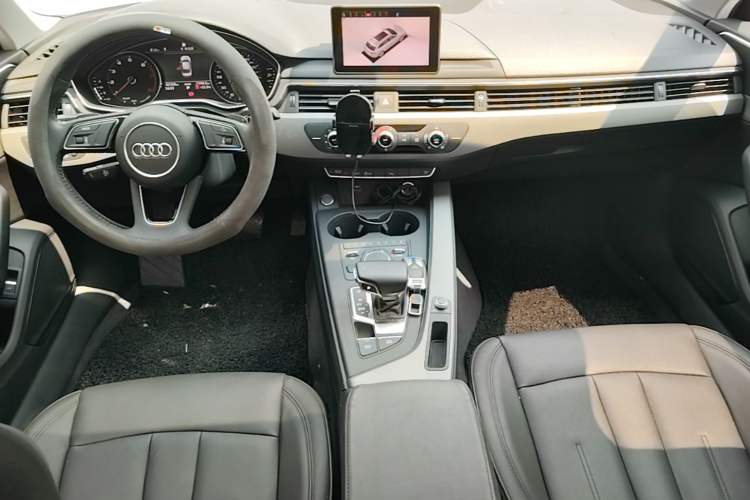 Used Audi A4L 2019 40 TFSI Ambition China VI Center Console