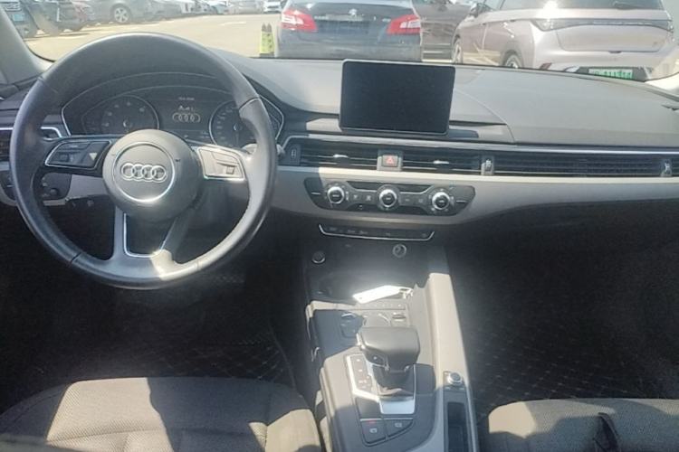 Used Audi A4L 2019 40 TFSI Ambition China VI Center Console