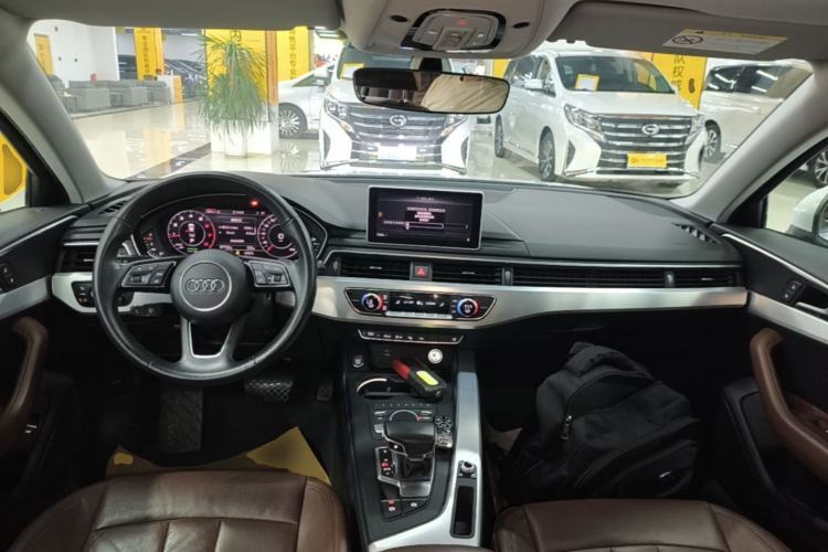 Used Audi A4L 2019 40 TFSI Fashion Edition China VI Emission Standard Center Console