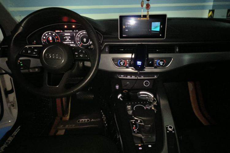 Used Audi A4L 2019 40 TFSI Fashion Edition China VI Emission Standard Center Console
