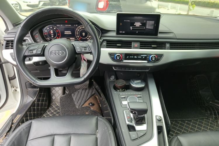 Used Audi A4L 2019 40 TFSI Fashion Edition China VI Emission Standard Center Console