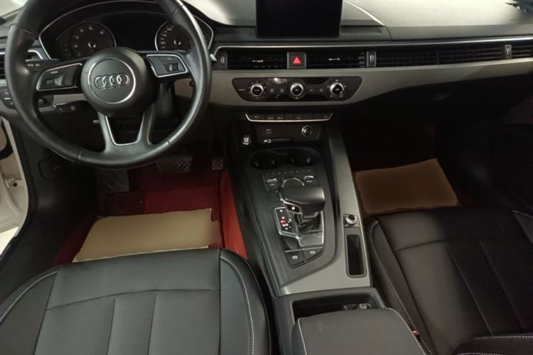Used Audi A4L 2019 40 TFSI Ambition China VI Center Console
