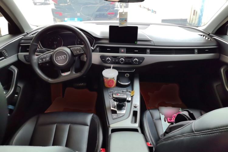 Used Audi A4L 2019 40 TFSI Ambition China VI Center Console