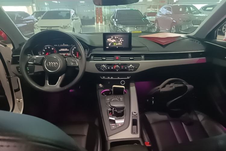 Used Audi A4L 2019 40 TFSI Ambition China VI Center Console