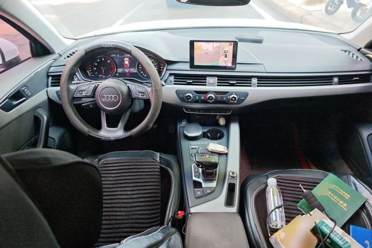 Used Audi A4L 2019 40 TFSI Ambition China VI Center Console
