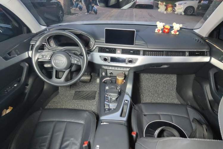 Used Audi A4L 2019 40 TFSI Fashion Edition China VI Emission Standard Center Console