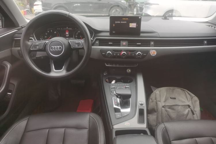 Used Audi A4L 2019 40 TFSI Ambition China VI Center Console