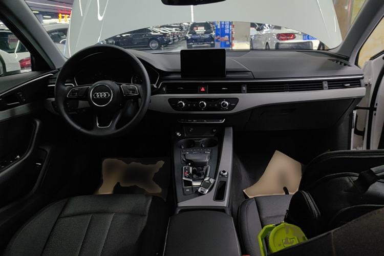 Used Audi A4L 2019 40 TFSI Ambition Version China V Center Console