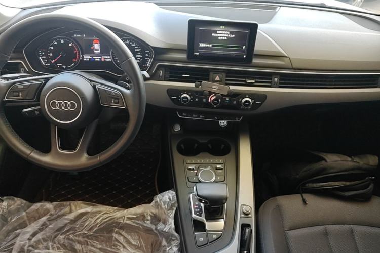 Used Audi A4L 2019 40 TFSI Ambition China VI Center Console
