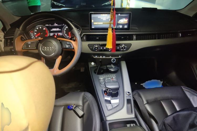 Used Audi A4L 2019 40 TFSI Ambition China VI Center Console