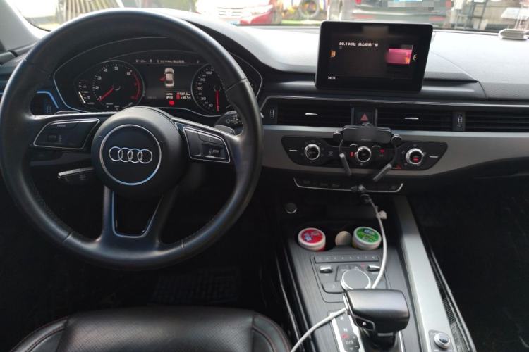 Used Audi A4L 2019 40 TFSI Ambition China VI Center Console