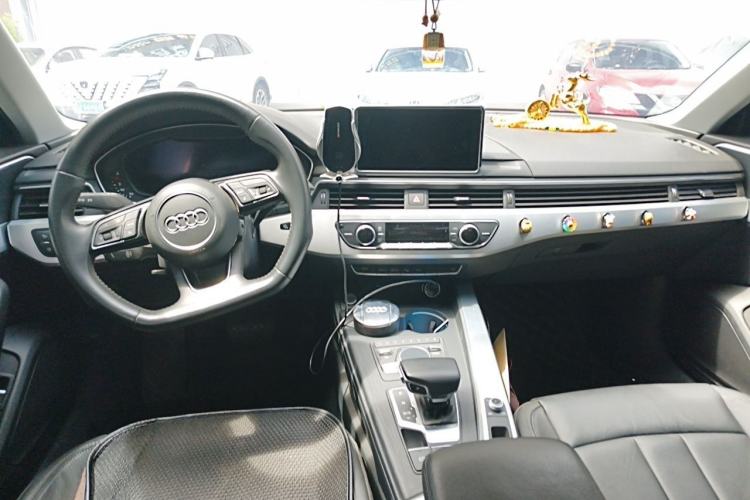Used Audi A4L 2019 40 TFSI Fashion Edition China VI Emission Standard Center Console