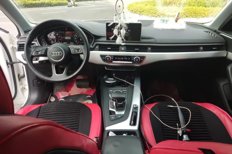 Used Audi A4L 2019 40 TFSI Fashion Edition China VI Emission Standard Center Console