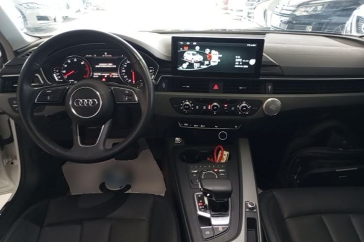 Used Audi A4L 2019 40 TFSI Ambition China VI Center Console