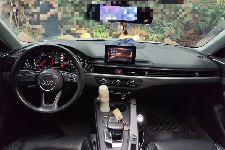 Used Audi A4L 2019 40 TFSI Ambition China VI Center Console