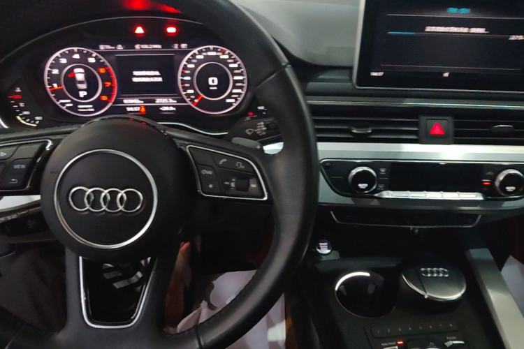 Used Audi A4L 2019 40 TFSI Fashion Edition China VI Emission Standard Center Console