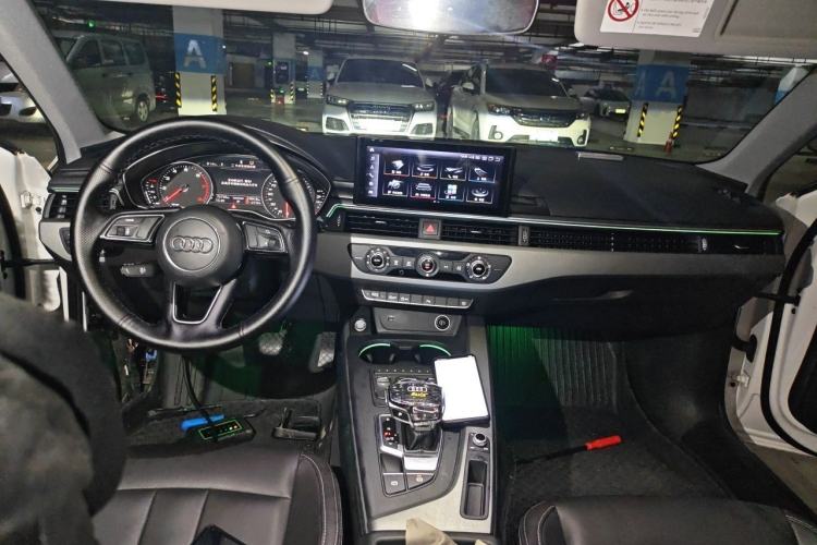 Used Audi A4L 2019 40 TFSI Ambition Version China V Center Console