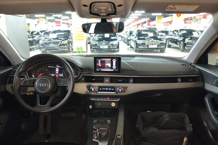 Used Audi A4L 2019 40 TFSI Ambition China VI Center Console