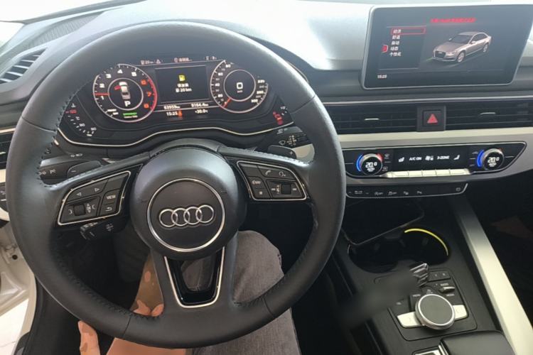 Used Audi A4L 2019 40 TFSI Fashion Edition China VI Emission Standard Center Console