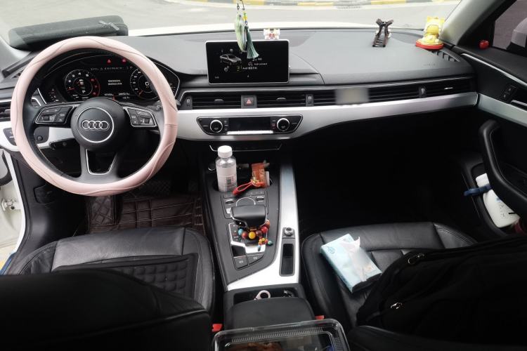 Used Audi A4L 2019 40 TFSI Fashion Edition China VI Emission Standard Center Console