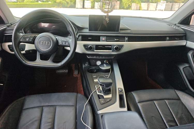 Used Audi A4L 2019 40 TFSI Fashion Edition China VI Emission Standard Center Console
