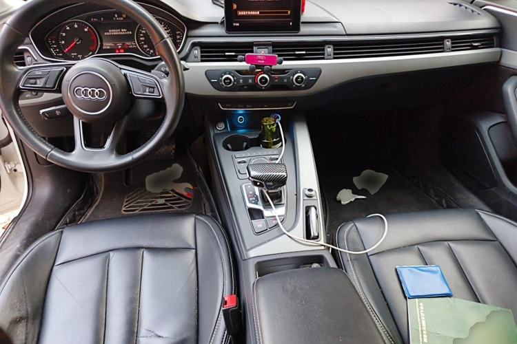Used Audi A4L 2019 40 TFSI Ambition China VI Center Console