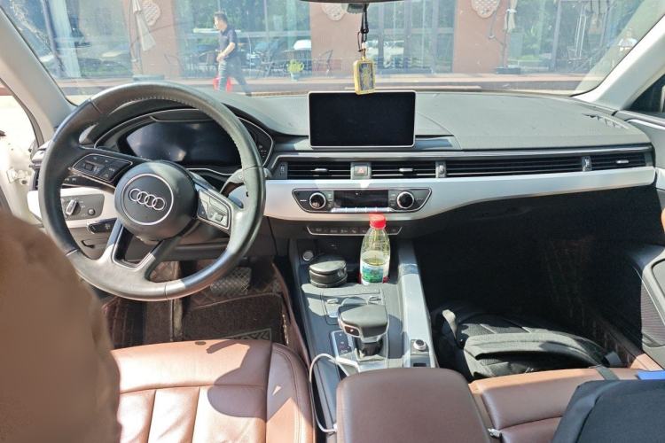 Used Audi A4L 2019 40 TFSI Fashion Version China V Center Console