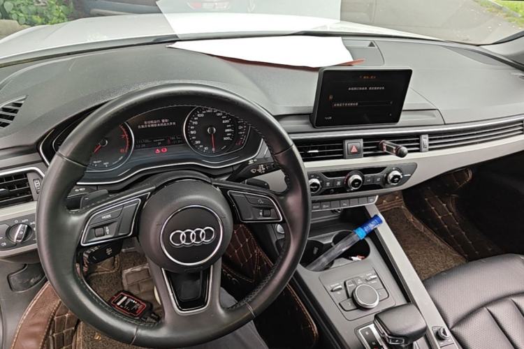 Used Audi A4L 2019 40 TFSI Ambition China VI Center Console
