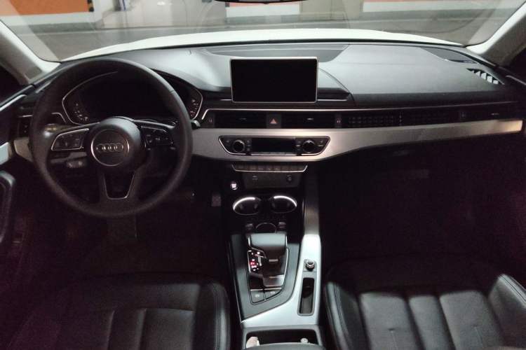 Used Audi A4L 2019 40 TFSI Fashion Edition China VI Emission Standard Center Console