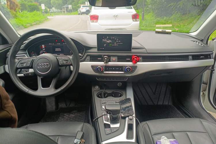 Used Audi A4L 2019 40 TFSI Fashion Version China V Center Console