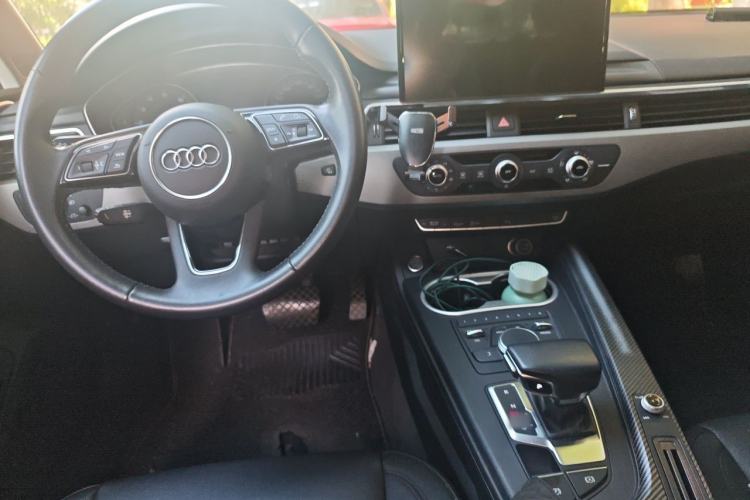 Used Audi A4L 2019 40 TFSI Ambition China VI Center Console