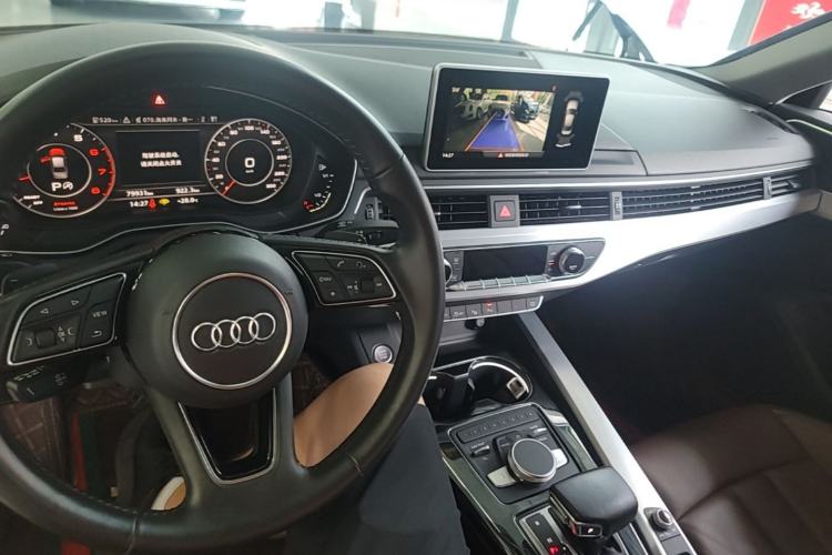 Used Audi A4L 2019 40 TFSI Fashion Edition China VI Emission Standard Center Console