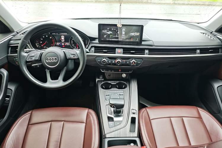 Used Audi A4L 2019 40 TFSI Ambition China VI Center Console