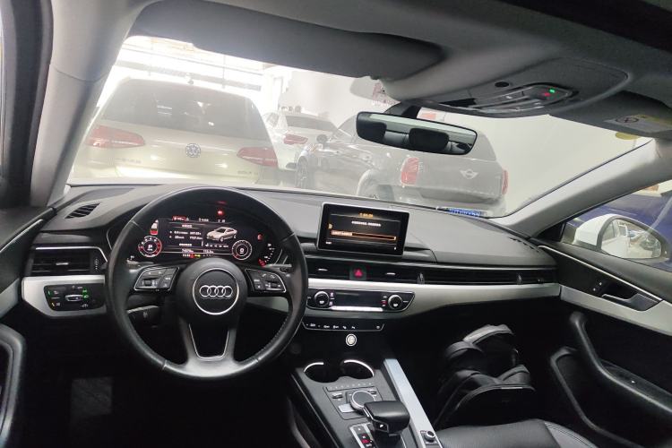 Used Audi A4L 2019 40 TFSI Fashion Edition China VI Emission Standard Center Console