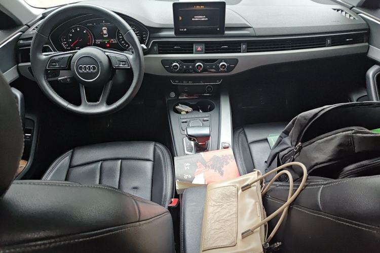 Used Audi A4L 2019 40 TFSI Ambition China VI Center Console