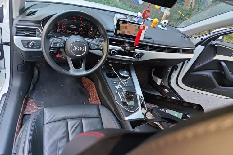 Used Audi A4L 2019 40 TFSI Fashion Edition China VI Emission Standard Center Console