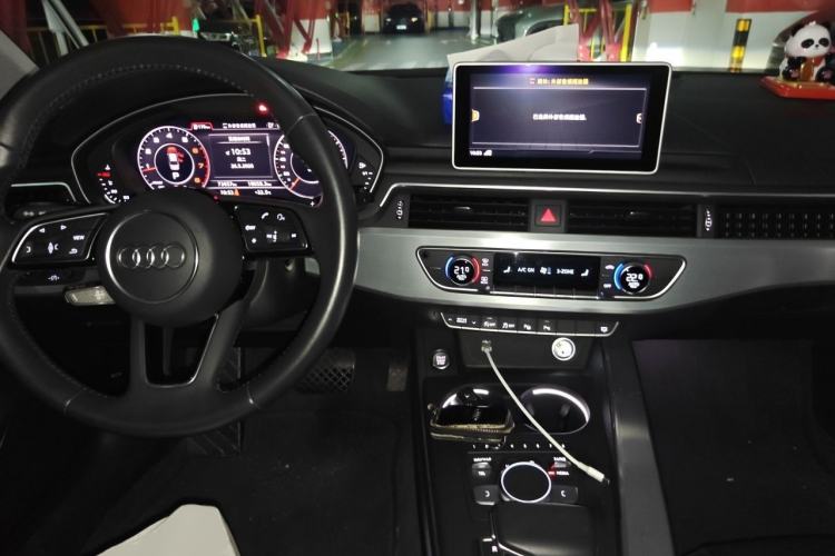Used Audi A4L 2019 40 TFSI Fashion Edition China VI Emission Standard Center Console