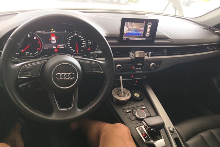 Used Audi A4L 2019 40 TFSI Ambition China VI Center Console