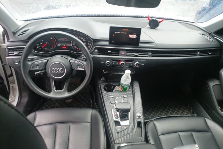 Used Audi A4L 2019 40 TFSI Ambition China VI Center Console