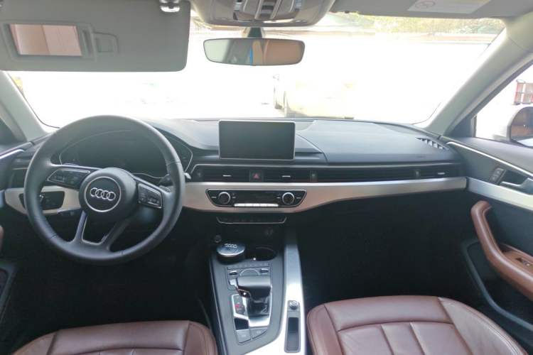 Used Audi A4L 2019 40 TFSI Fashion Edition China VI Emission Standard Center Console
