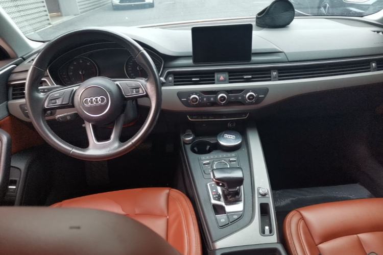 Used Audi A4L 2019 40 TFSI Ambition China VI Center Console