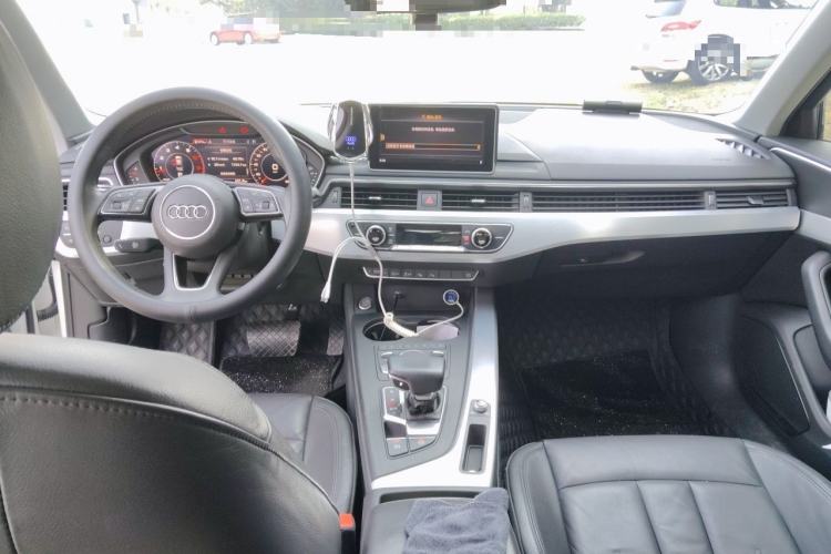 Used Audi A4L 2019 40 TFSI Fashion Version China V Center Console
