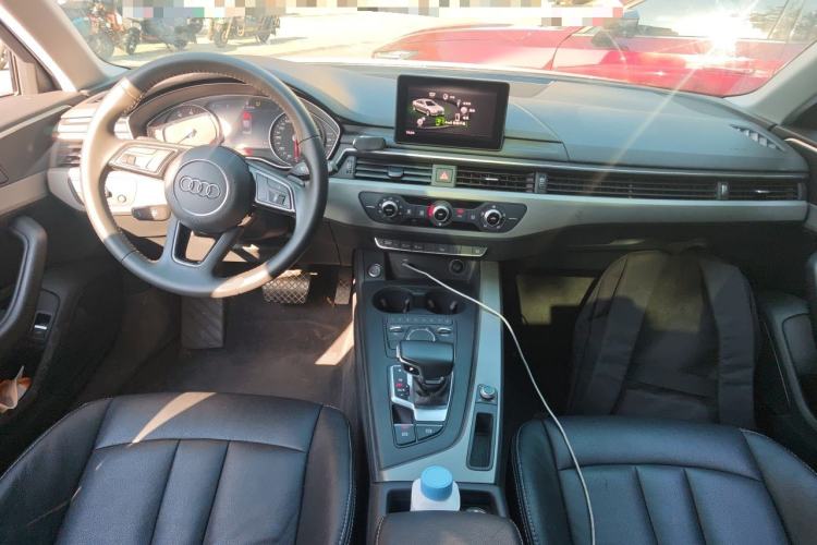 Used Audi A4L 2019 40 TFSI Ambition China VI Center Console
