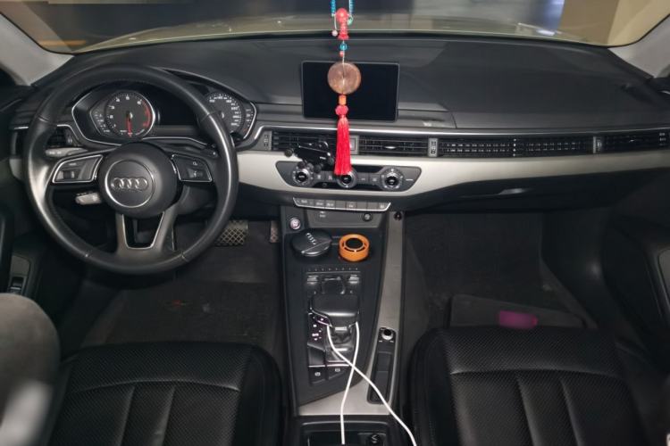 Used Audi A4L 2019 40 TFSI Ambition China VI Center Console