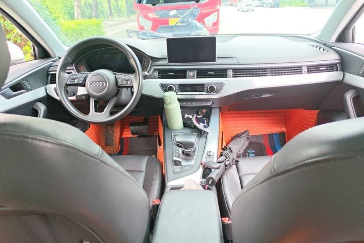 Used Audi A4L 2019 40 TFSI Fashion Edition China VI Emission Standard Center Console