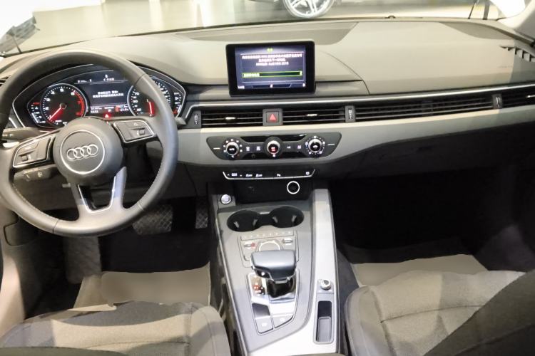 Used Audi A4L 2019 40 TFSI Ambition China VI Center Console