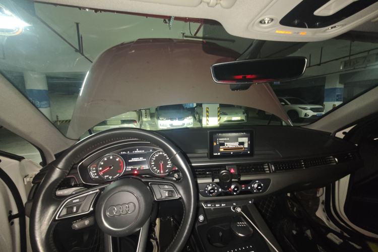 Used Audi A4L 2019 40 TFSI Ambition China VI Center Console