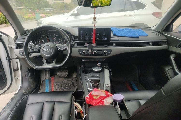 Used Audi A4L 2019 40 TFSI Ambition China VI Center Console