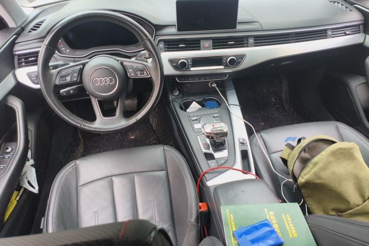 Used Audi A4L 2019 40 TFSI Fashion Edition China VI Emission Standard Center Console